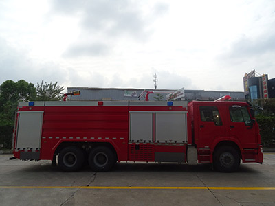 LLX5325GXFGP120/H型干粉泡沫联用消防车