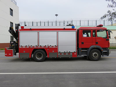 LLX5135TXFJY100/M型抢险救援消防车