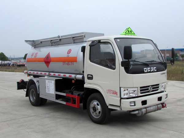 CSC5070GRY5A型东风多利卡易燃液体罐式运输车