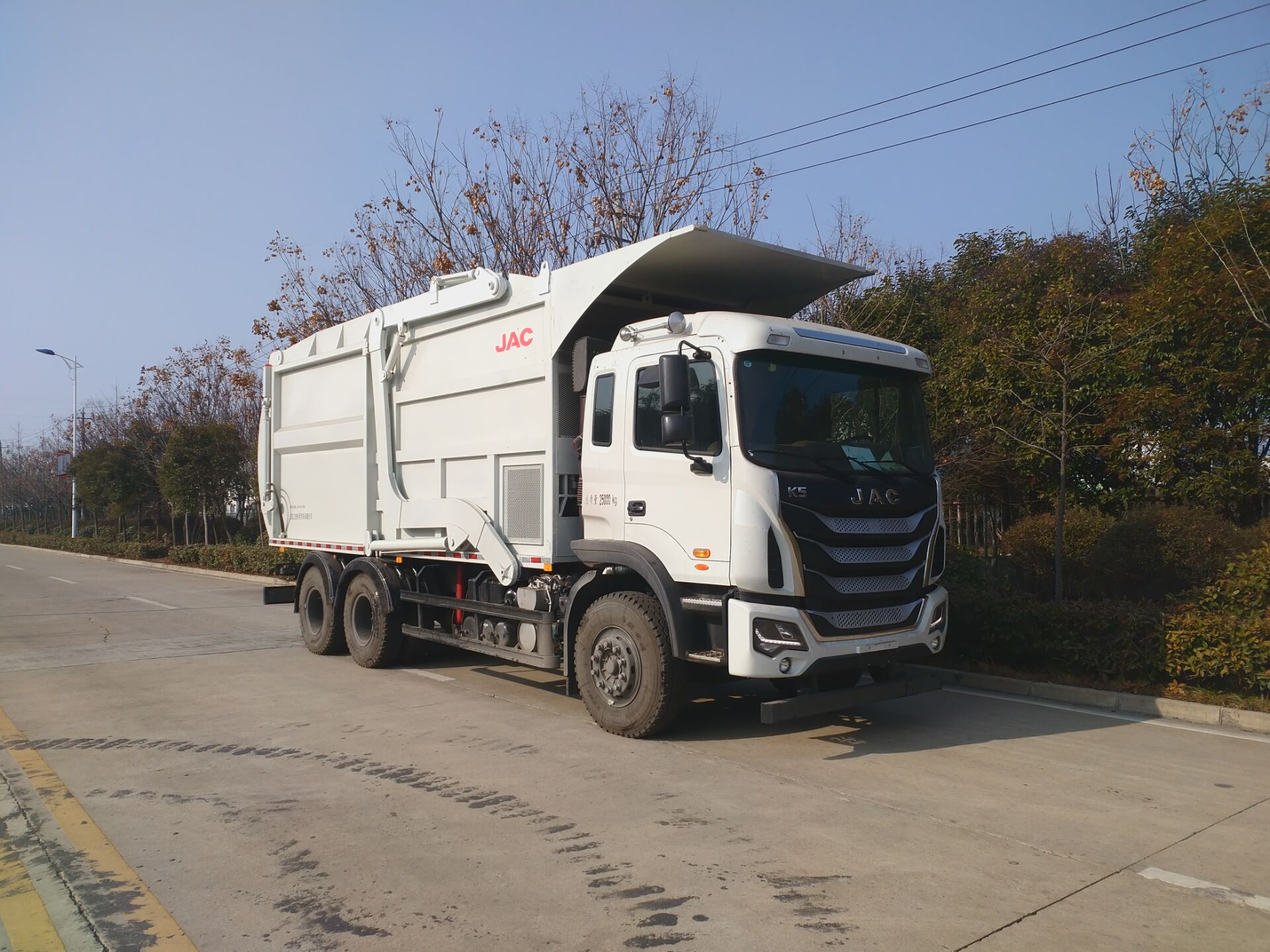 组图：安徽江淮专用汽车自装卸式垃圾车图片