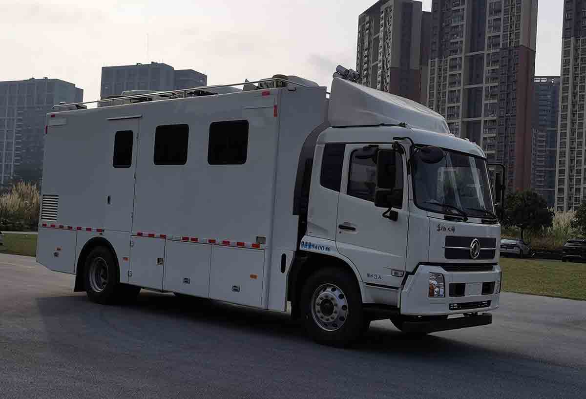 广州番禺超人运输设备PC5110XZH型指挥车