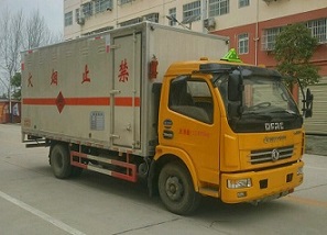 CLW5114XQYE5型东风多利卡爆破器材运输车