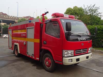 多利卡D6干粉水联用消防车图片
