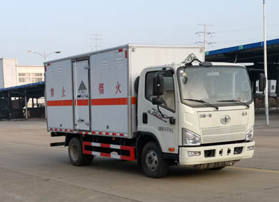 DLQ5040XZWCA6型杂项危险物品厢式运输车图片