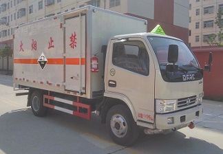 CLW5046XFWE5型东风多利卡腐蚀性物品厢式运输车