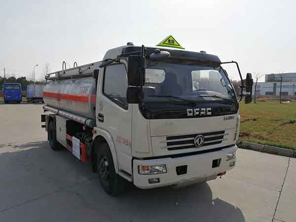 YZZ5110GJYEQ型东风大多利卡8吨加油车