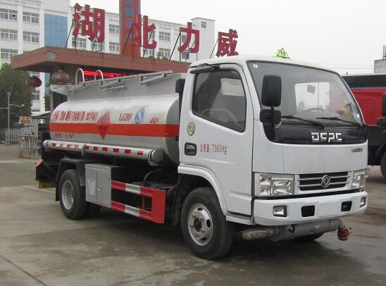 HLW5073GYY5EQ型东风多利卡5吨加油车(4.35方-5.15方)