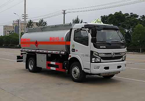 CLQ5121GJY6E型东风多利卡国六3800危化加油车