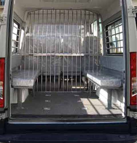 NJ5046XQCDE型囚车图片