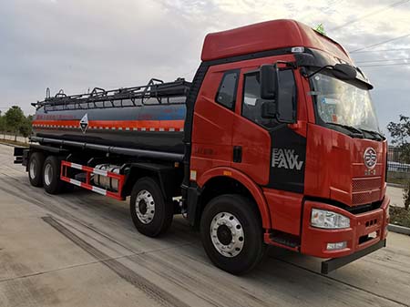 CLW5320GFWC5型解放J6M前四后八腐蚀性物品罐式运输车