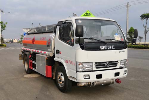 SZD5070GJYDFA5型东风多利卡3-5吨加油车