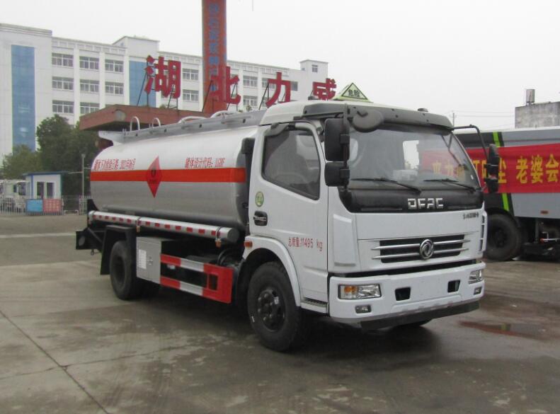 HLW5111GYY5EQ型东风大多利卡8吨运油车