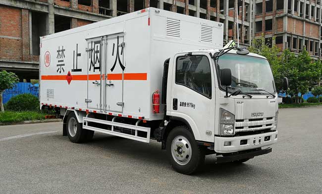 QL5100XRYA8MAJ型易燃液体厢式运输车