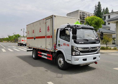 组图：程力专用汽车东风多利卡国六3800危化腐蚀性物品厢式运输车图片