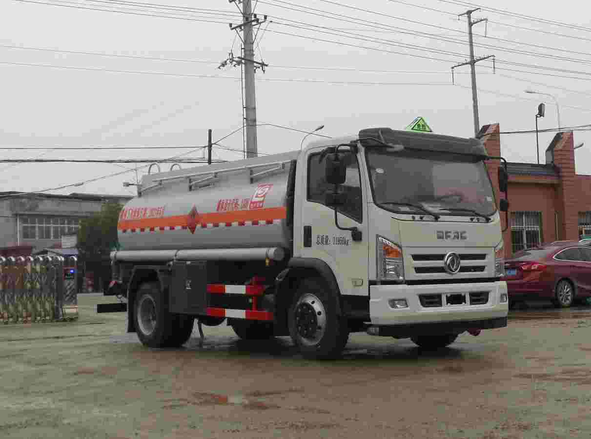 SLS5120GYYE6A型东风多利卡国六3800危化运油车