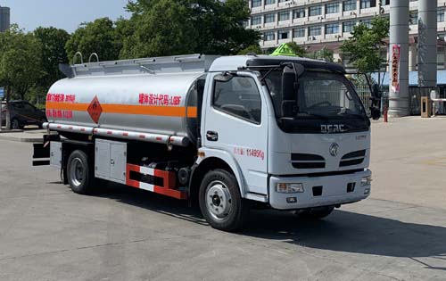 CLQ5111GJY5E型东风大多利卡8吨加油车