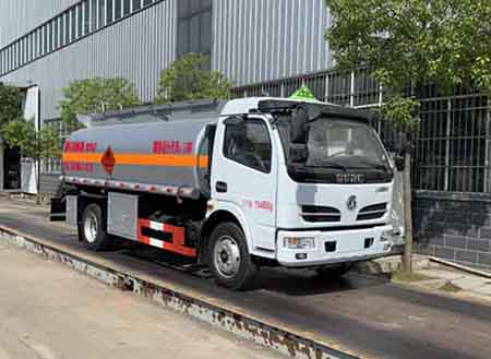 CLQ5110GJY5E型东风大多利卡8吨加油车