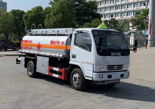CLQ5070GYY5型东风多利卡5吨加油车(4.35方-5.15方)