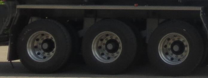 SLS9402GZW型杂项危险物品罐式运输半挂车图片