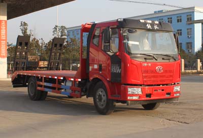 CLW5161TPBC5型载重15吨解放J6平板运输车