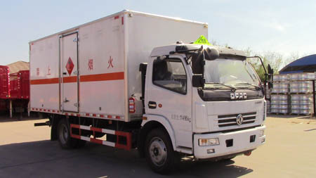 DLQ5110XRYP5型5.17米多利卡易燃液体厢式运输车