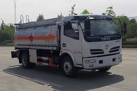 HTW5110GYYEC型东风大多利卡8吨运油车