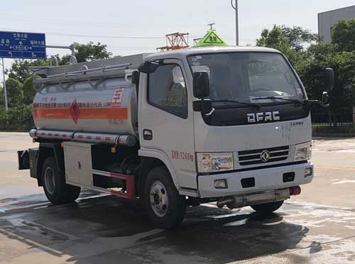 HTW5070GYYEC型东风多利卡5吨加油车(4.35方-5.15方)