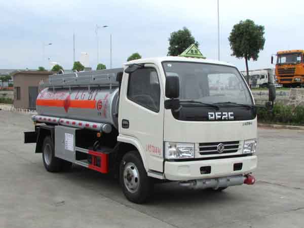 CSC5070GJY5A型东风多利卡3-5吨加油车