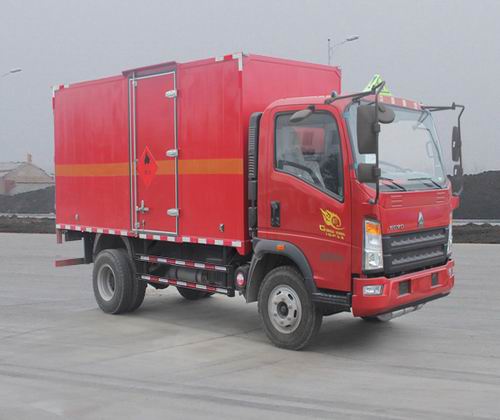 ZZ5087XRQF331CE183型易燃气体厢式运输车