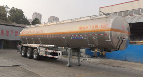组图：扬州中集通华专用车铝合金运油半挂车图片