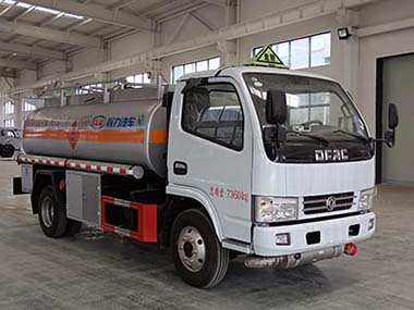 CLW5071GJYD5型东风多利卡3-5吨加油车
