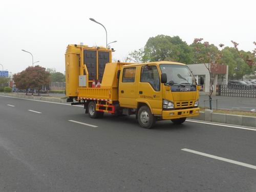 南京英达公路养护车FTT5040TFZAT13型防撞缓冲车