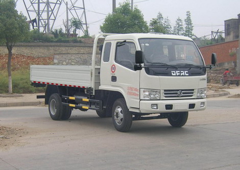 EQ1070L7BDF型载货汽车