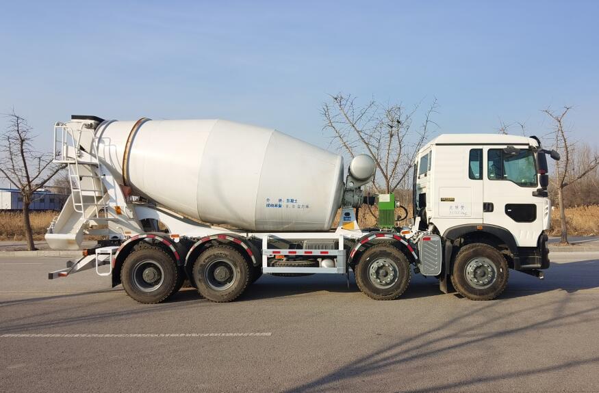 XT5317GJBT5F8B型混凝土搅拌运输车图片