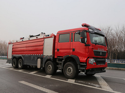 斯太尔12吨水罐消防车图片