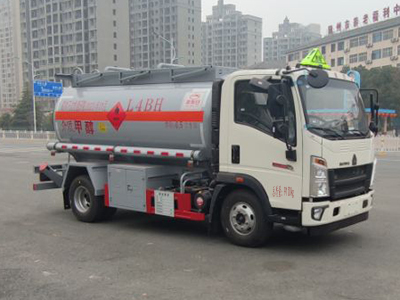新东日易燃液体罐式运输车图片