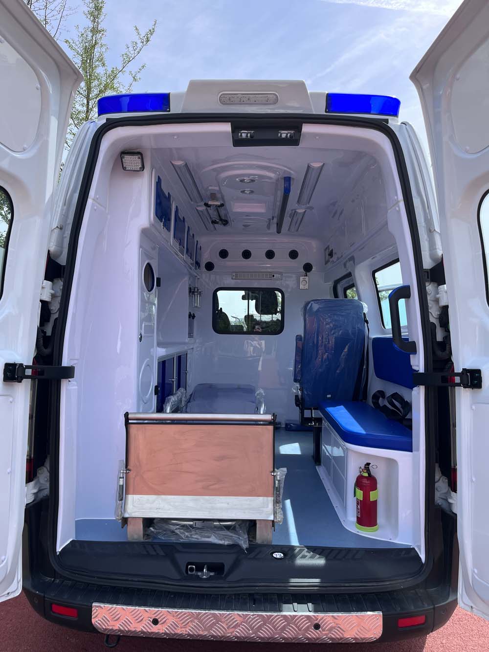 YAZ5031XJH6MZ型救护车图片