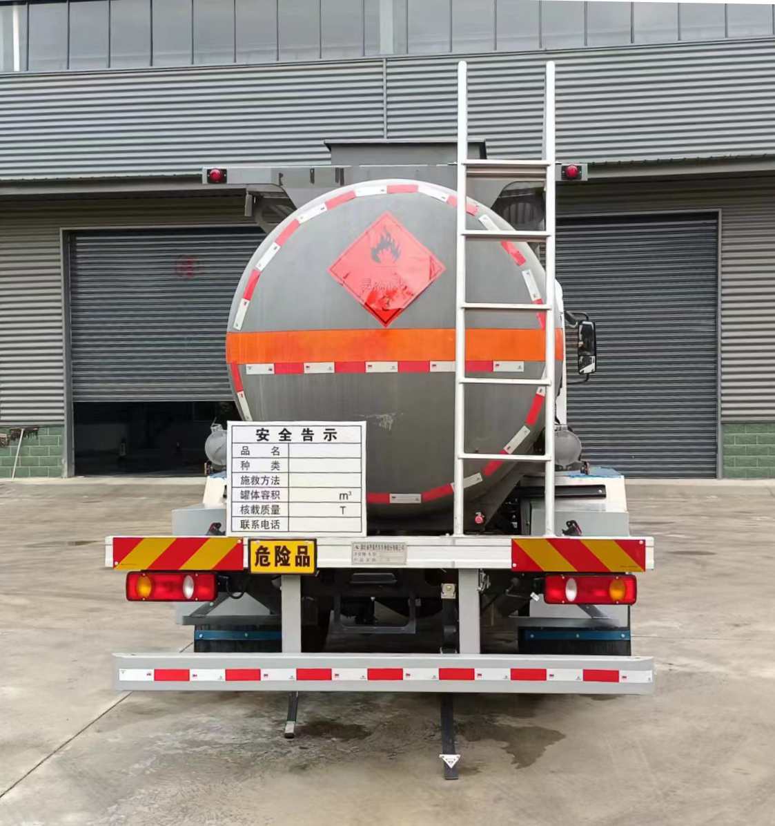 QXC5180GRYD6易燃液体罐式运输车图片