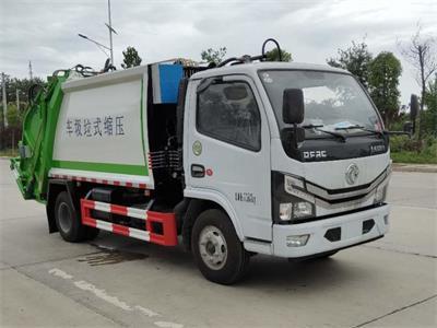 中国汽车钩臂式垃圾车图片