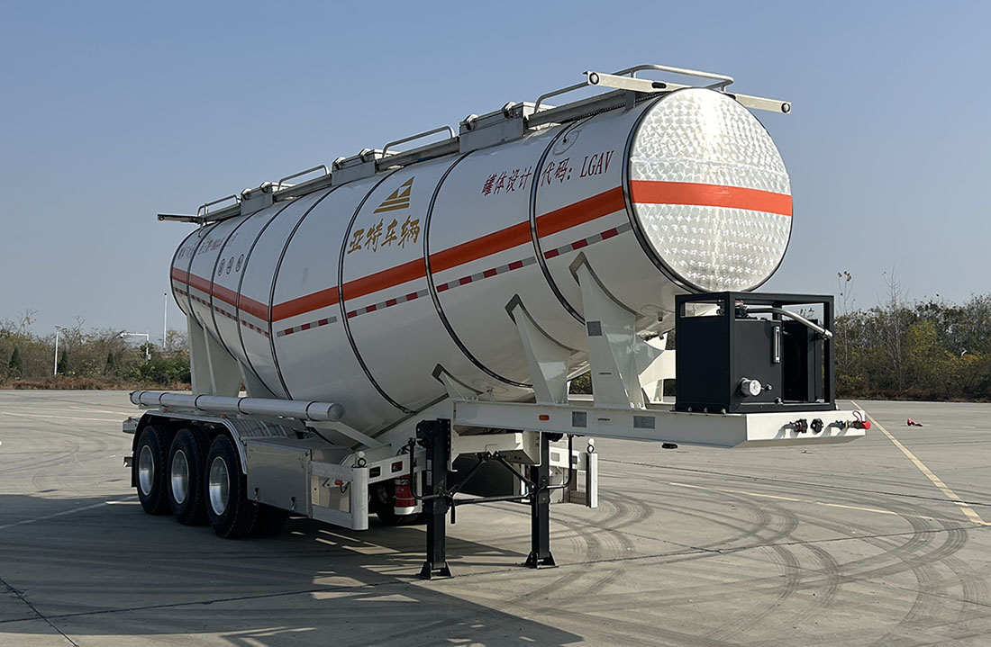 HNV9400GYW26型氧化性物品罐式运输半挂车图片